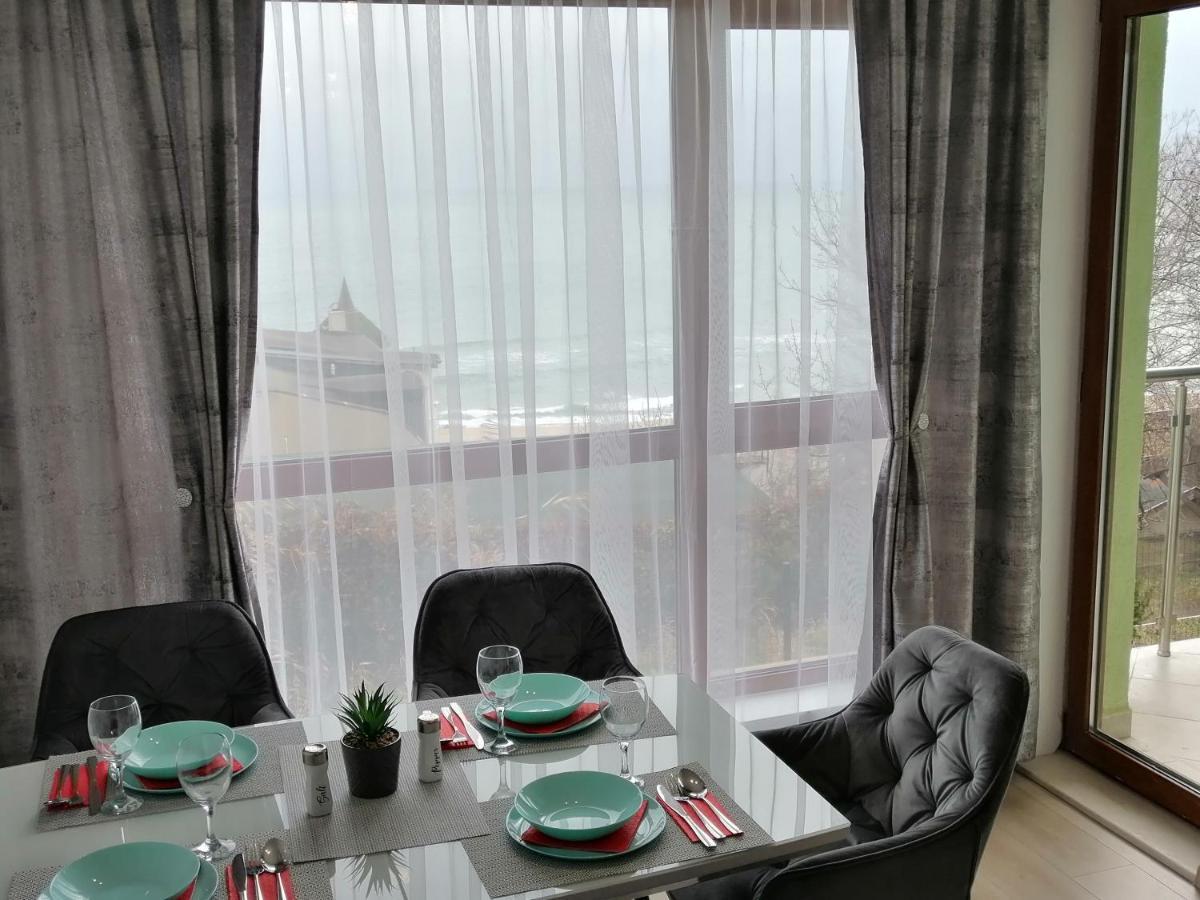 Relax Apartament Varna Esterno foto