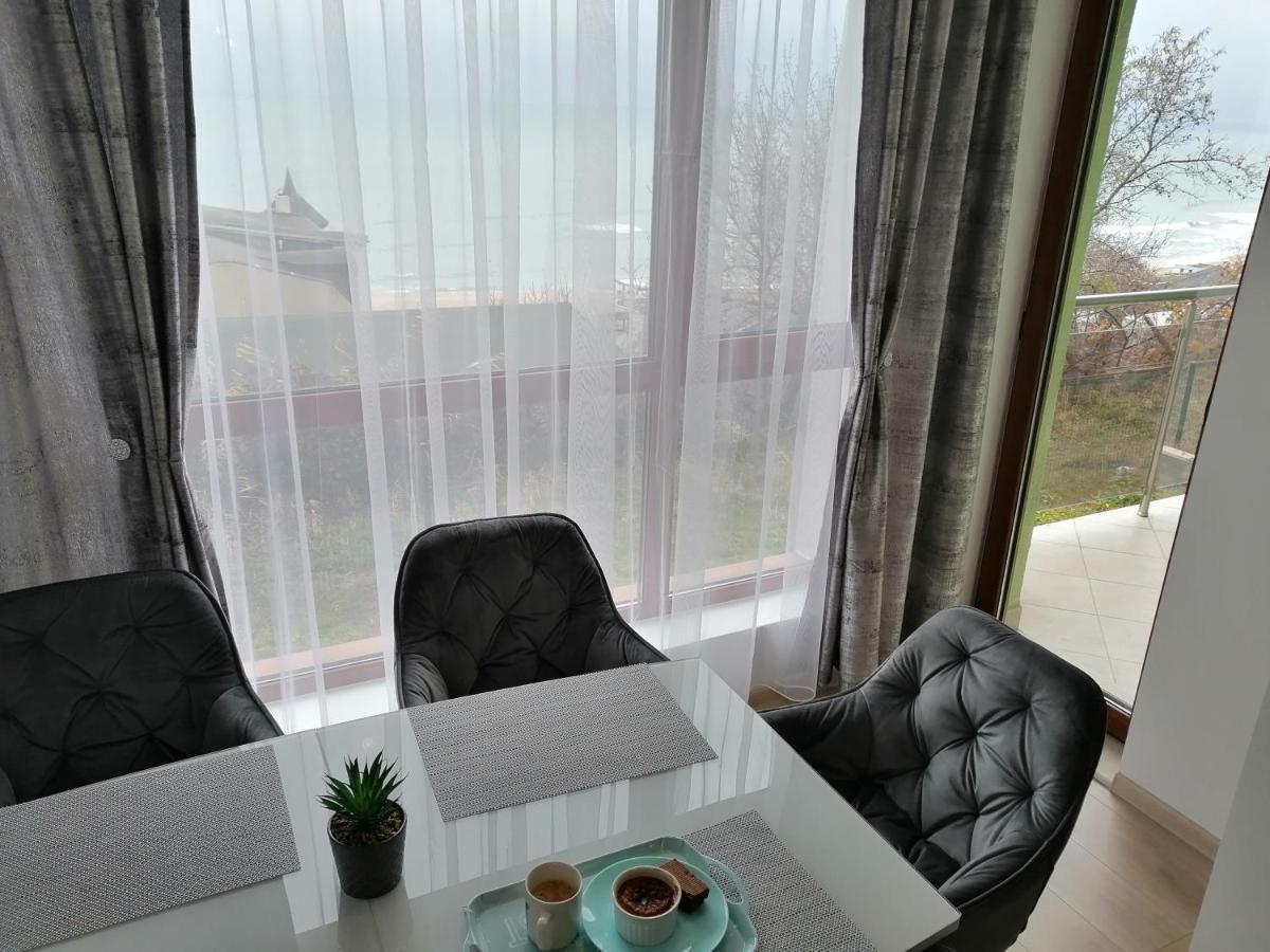 Relax Apartament Varna Esterno foto