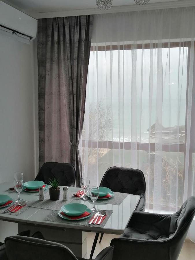 Relax Apartament Varna Esterno foto