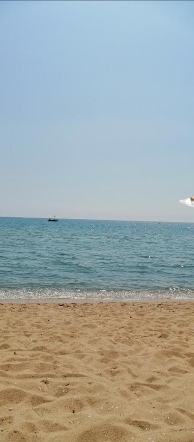 Relax Apartament Varna Esterno foto