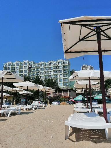 Relax Apartament Varna Esterno foto